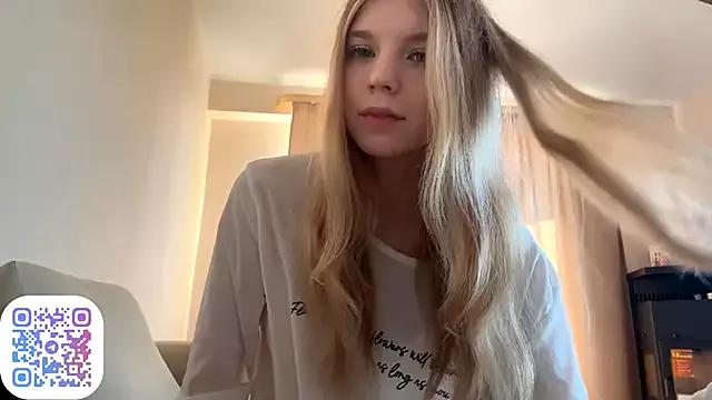 FruityXo — flex in pink hat + tease my butt ^^