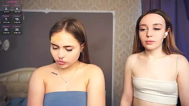 LucettaCurless — Deep kiss + flash boobs