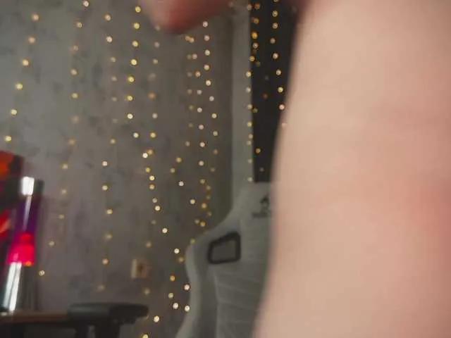 cutesoneckaaa — Guys with a good sense of humor and a big dick :)