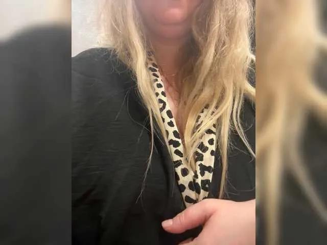 BongaCams KiraMalina is Freechat KiraMalina — chustvo yumora priyatnyye i shchedryye muzhchiny