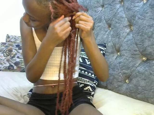 LittleMisscharming on BongaCams 