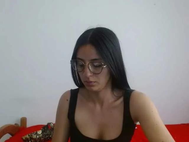Natyglam — Me encienden las miradas intensas, las palabras atrevidas y la conexin real .

Intense eye contact, naughty words and real chemistry turn me on .
