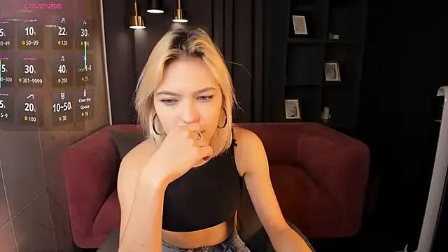 StripChat AlysiaSun_ is Freechat AlysiaSun_ — hand bra