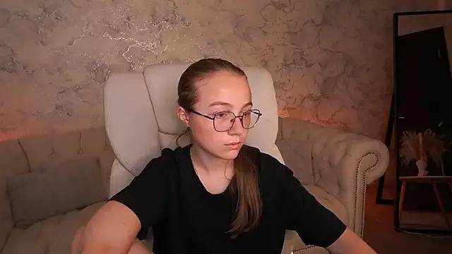 ArrinaWairr on StripChat 