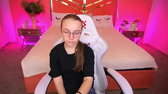 ArrinaWairr on StripChat 