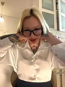 StripChat babydolll is Freechat babydolll — Massage boobs in street