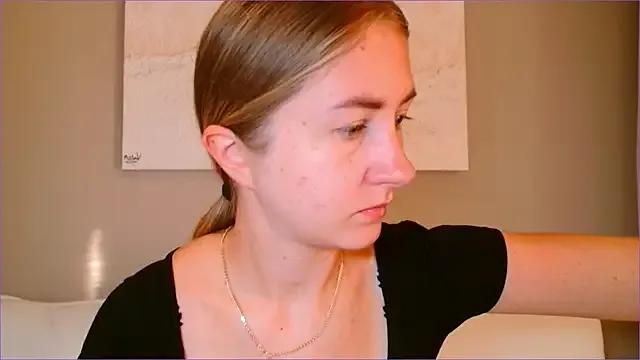 BluueSilk on StripChat 