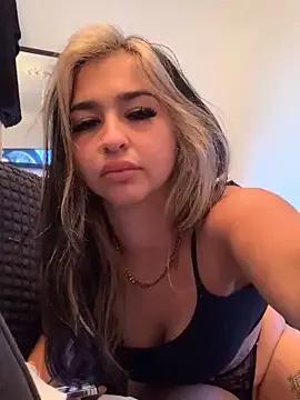 StripChat ElsaMae is Freechat ElsaMae — Tits outtt for 5