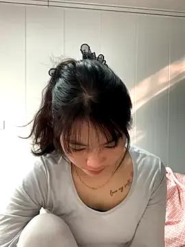 StripChat Emlyly-18 is Freechat Emlyly-18 — Gi video i