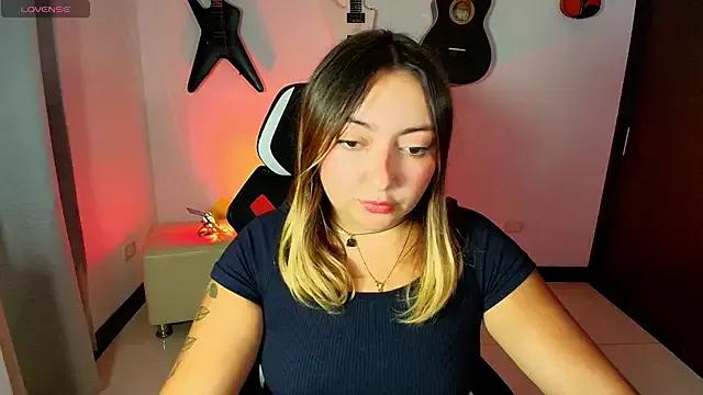 miaawild on StripChat 