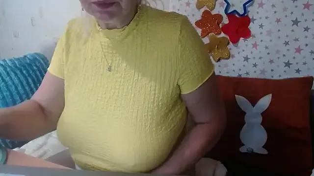 StripChat QueenLana is Freechat QueenLana — Topless..
