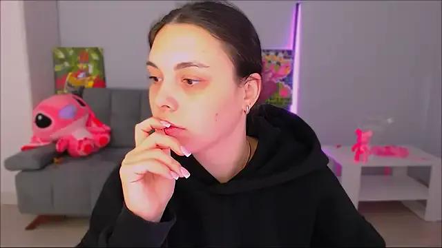 queenofthesense_ on StripChat 